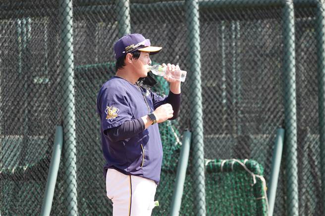 中信兄弟总教练林威助。（毛琬婷摄）