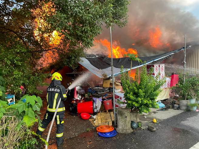 花莲县消防局公布去年全县火灾统计资料，419件火灾案件中，建筑物火灾占36％，其中独立住宅占建筑物火灾件数一半，且主因与电器因素有关。（花莲县消防局提供／罗亦晽花莲传真）