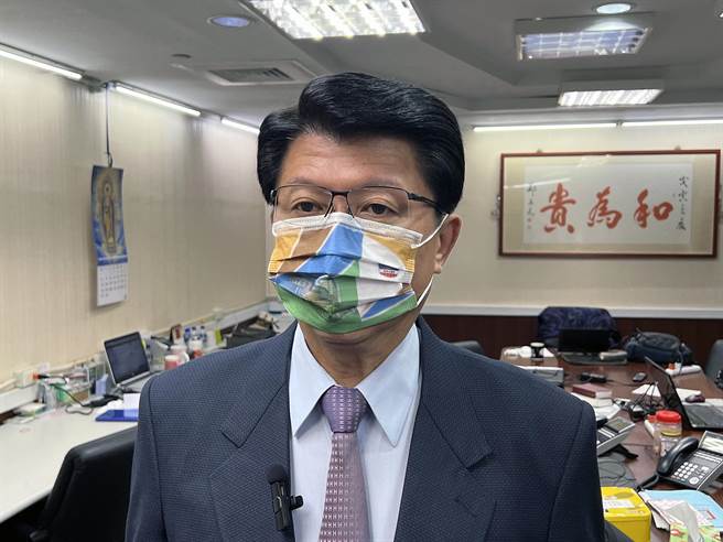 有媒体报导国民党主席朱立伦可能御驾亲征参选台南市长，已宣布争取市长党内提名的市议员谢龙介认为，应该可以振奋人心、提升蓝营士气。（洪荣志摄）