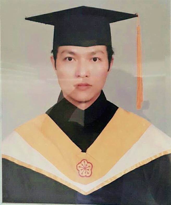 清华大学博士班毕业时的张瑞雄，浓眉大眼非常帅气。(张瑞雄提供)