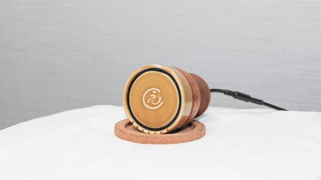 REVIVE SPA课程，搭配温灸仪及Elemis山茶花植萃精油提升暖宫护理。（REVIVE SPA提供）