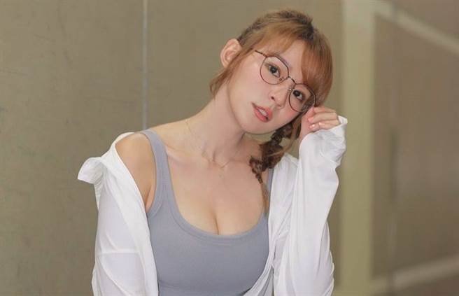 性感的林莎有「台版三上悠亞」的封號，臉蛋身材俱佳。（圖／取自林莎IG）