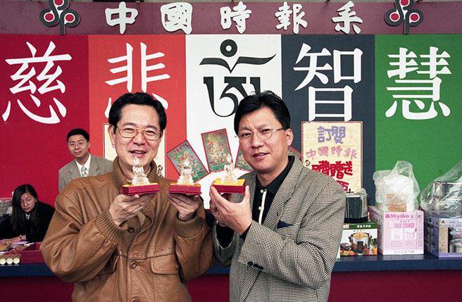 資深藝人巴戈（左）驚傳今（16日）晚間7點40分左右因胰臟癌擴散病逝林口長庚醫院，享壽67歲。演藝人協會前理事長楊光友（右）與巴戈有數十年交情，他表示，因為原本在高速公路上，是在接到記者電話前3秒才接到噩耗，難過直呼：「怎麼會這樣！？」。(中時資料照)