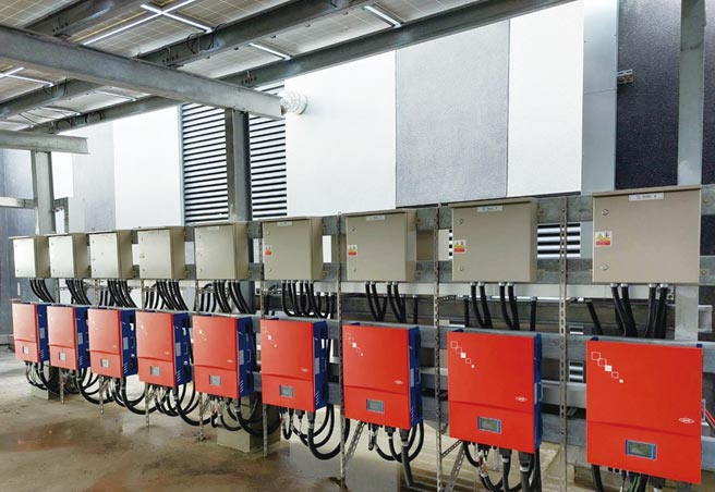 亚力电机的太阳光电逆变器，高居国内市占前三大。图／业者提供