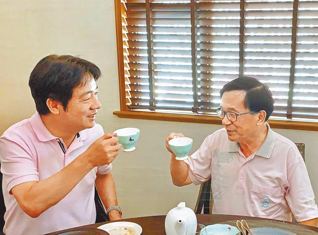 前总统陈水扁曾在脸书贴出与赖清德喝茶的合照。（摘自陈水扁新勇哥物语脸书粉丝专页）