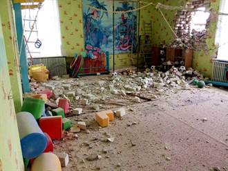 影》開打了！「幼稚園牆破磚噴」直擊烏克蘭親俄部隊開火現場