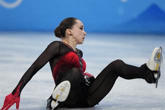 北京冬奧》天才少女瓦莉娃連摔跌坐冰上失誤多 無緣前三
