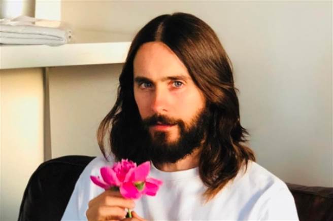 杰瑞德雷托勤于健身锻炼自己，频秀攀岩神技化身「凡人超级英雄」。（图／取自杰瑞德雷托IG）