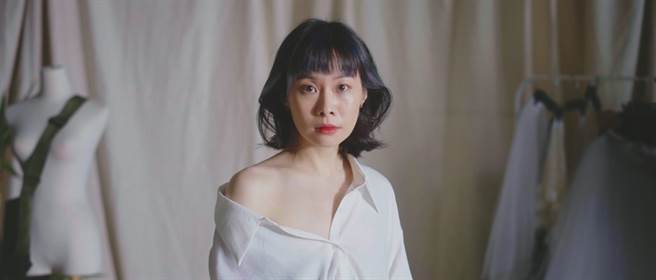 郑宜农日前拍摄MV，挑战诠释多种角色。（火气音乐提供）