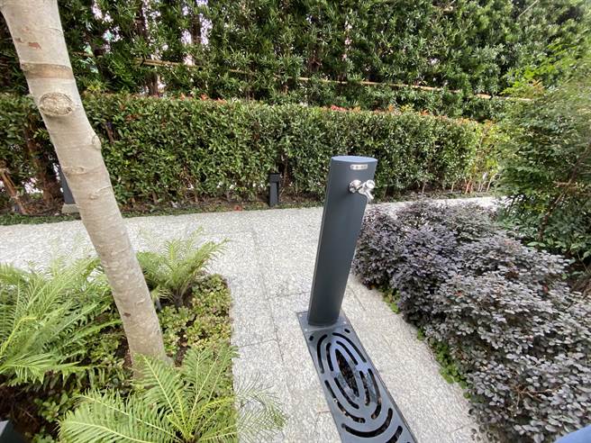 联聚建设贴心设置奉茶水柱，传承东方人饮水思源的文化精神。（卢金足摄）