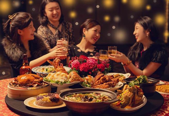 （台北晶华酒店推出「华灯初上 X 復古酒家菜」主题宴，每桌8席15800元起，2桌以上可预订。图／台北晶华酒店提供）