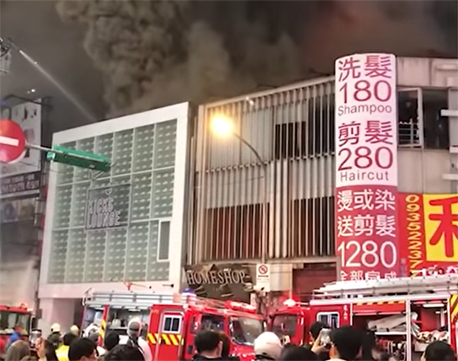 西门町大火，西寧南路地标名店NIKE、Levi\'s都毁了。(陈鸿伟摄)