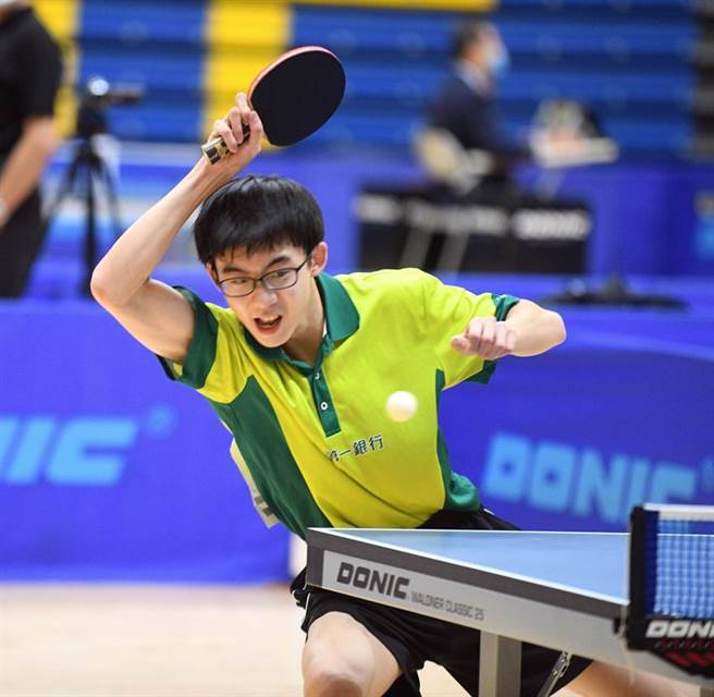 （第一银行桌球小将王晨又勇夺19岁青少年桌球国手选拔赛第一名，并取得世青及亚青中华代表队资格。 图／第一银行提供）
