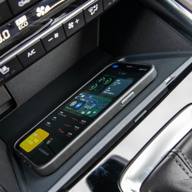 無線充電及Apple CarPlay無線連接功能。（陳大任攝）