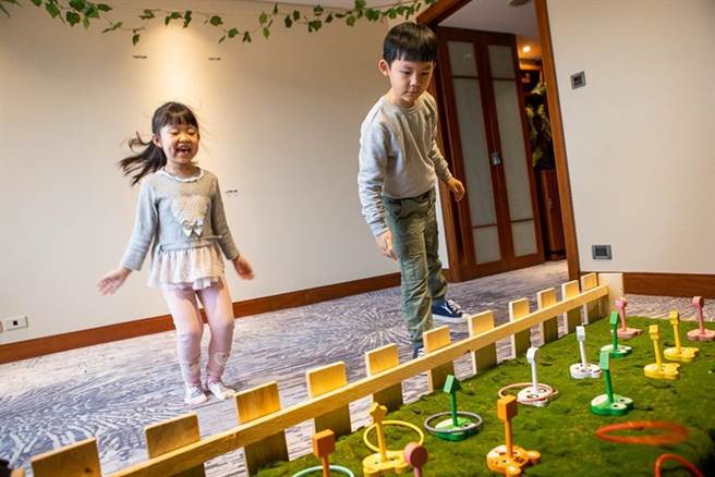 （台北喜来登「丛林探险之旅」，针对小朋友规画有各式游戏体验。图／台北喜来登饭店提供）
