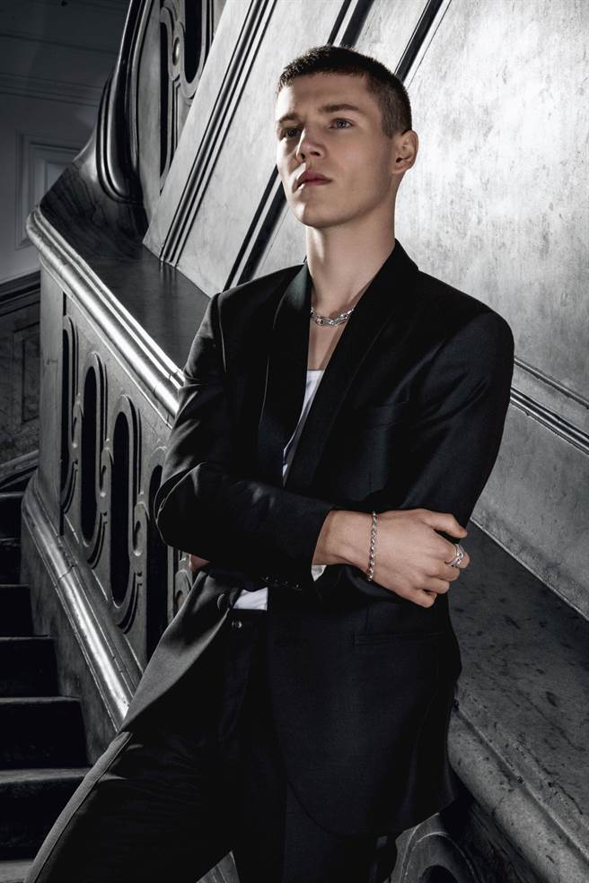 今年19岁的丹麦王子Felix去年底才刚从丹麦陆军中尉退役，蓄着平头、体格结实。（Georg Jensen提供）