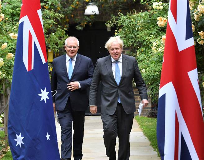 英澳領袖在視訊通話中，強調台灣海峽和平穩定重要性，並表示支持台灣參與國際組織。(圖／美聯社)