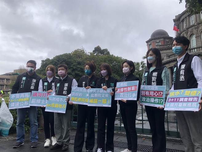 民眾黨台北市議員參選人今召開記者會，痛批8個多月等不到「3＋11」的調查結果，監察院選擇性辦案、淪政治打手。（圖／楊亞璇攝）