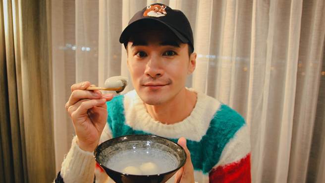 是元介昨日在脸书上分享自己被窜改维基百科的内容，引起热议。（图／FB@是元介）