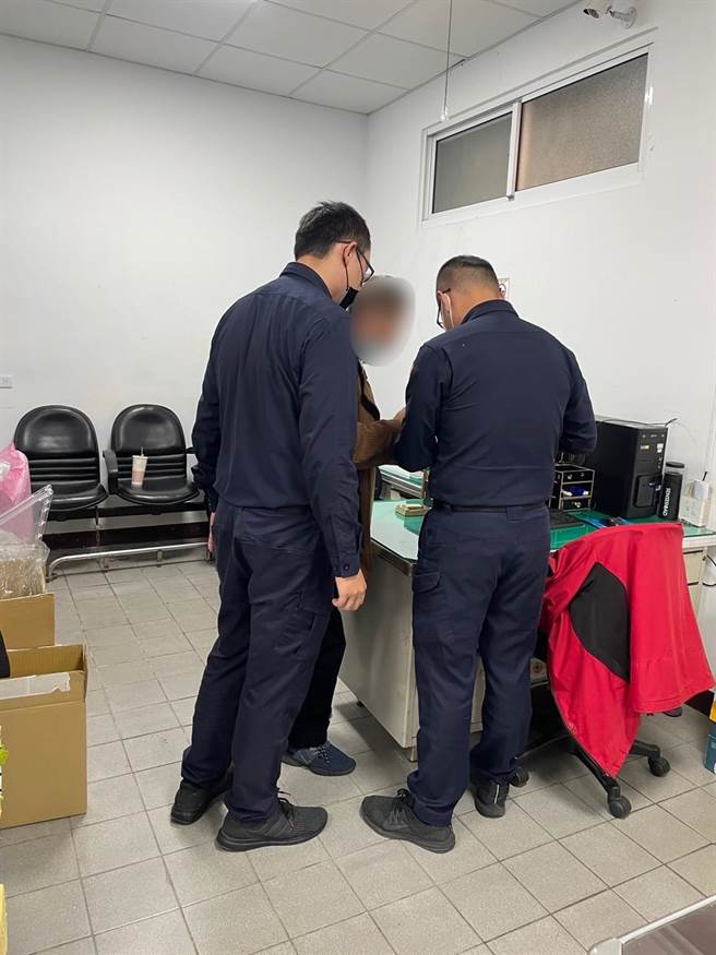 王姓男子被查獲毒品，警方意外幫他阻詐。（讀者提供／程炳璋台南傳真）