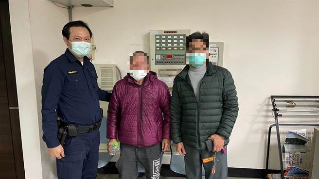 家屬接獲警方通知後，前往至南屯派出所接回老翁返家。（警方提供）