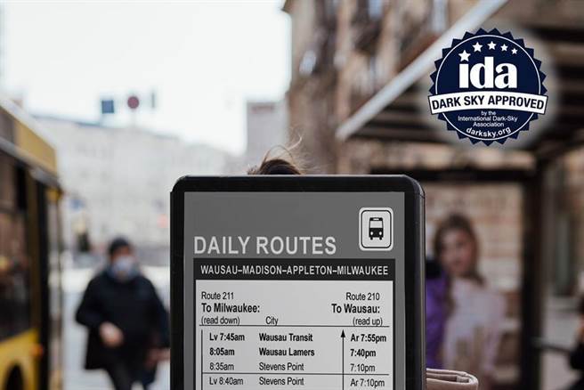 （元太科技宣布电子纸为全球首个荣获国际暗空协会认证的显示技术。图／元太科技提供）