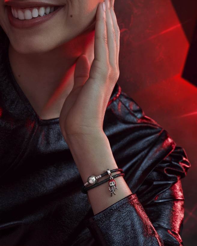 PANDORA与《復仇者联盟》合作打造漫威英雄吊饰，做工精致。（PANDORA提供）