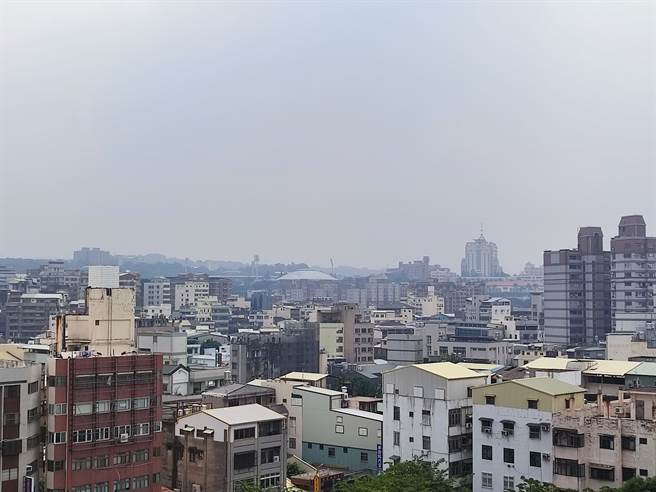 如果有100万元，房产专家表示，可以当头期款，买间500万元的小宅。(示意图/资料照)