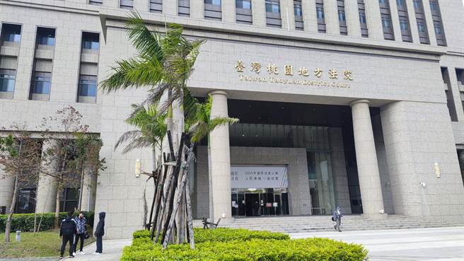 调查局航基站前机动组长徐宿良涉嫌盗卖毒品，徐从去年3月29日羁押，桃园地院17日开延押庭，认为羁押原因仍在，延押2个月。（赖佑维摄）