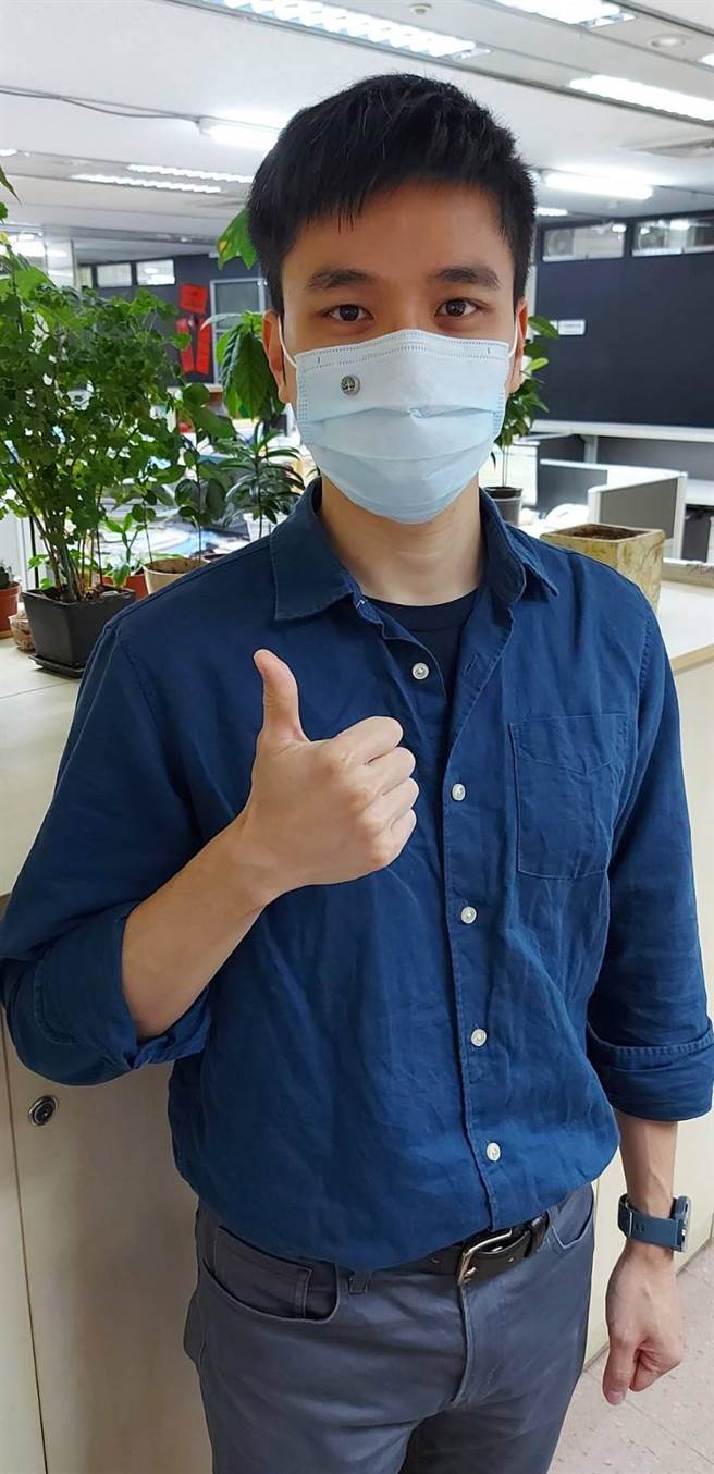 戶政好禮口罩香氛扣。（台北市民政局提供／張立勳台北傳真）