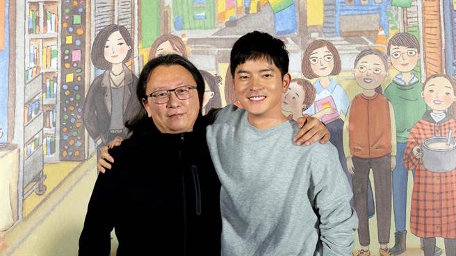 宥胜（右）拍戏收工便赶来参与《爱别离苦》台北首映会，力挺导演杨力州。（后场音像纪录工作室提供）