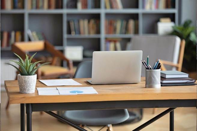 先让对方问出期望的薪水多少。(图/翻摄自Shutterstock)
