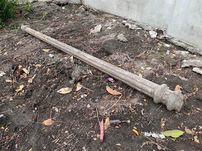 云林县台西老街再造挖到宝，日据时代水泥电线杆诉说在地故事。（吕耀中提供／张朝欣云林传真）