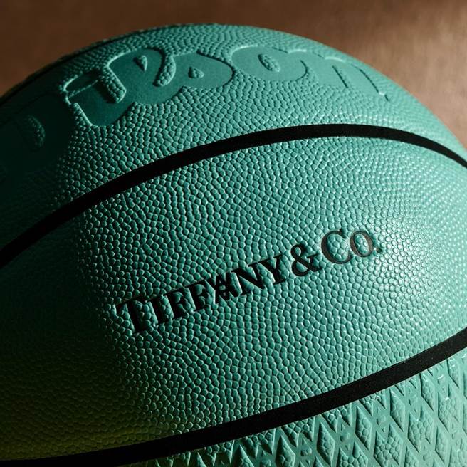 限量版的Tiffany & Co. x Daniel Arsham x Wilson籃球。（Tiffany & Co.提供）
