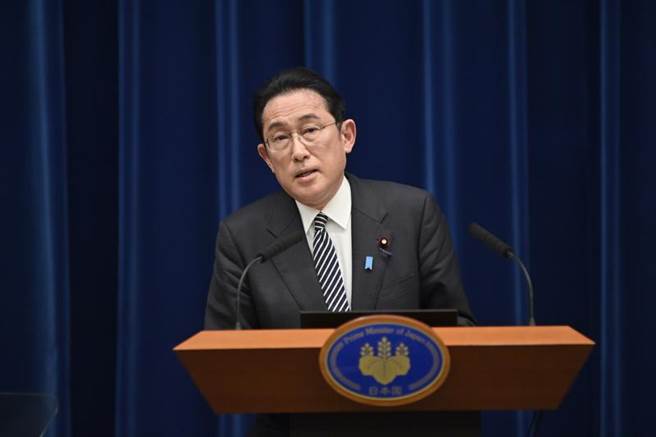 岸田文雄宣布，日本将从3月起开放外国留学生及商务人士新申请入境，且只要符合一定条件，隔离期可从7天缩短至3天，甚至免隔离。（图／美联社）