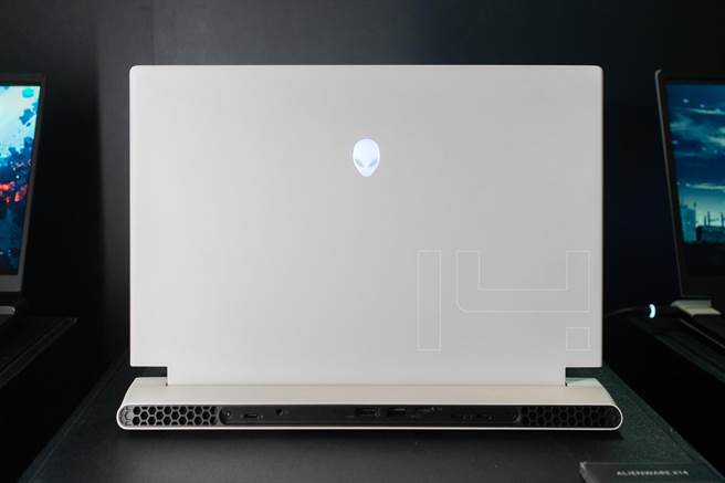全新Alienware x14 为Alienware旗下最纤薄电竞笔电，玩家可选配搭载Intel Arc Graphic 或七相电压调节的NVIDIA GeForce RTX 3060 GPU。（Alienware提供）