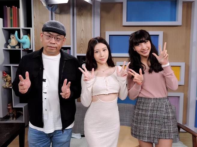 郑家纯（中）担任《房事八点檔》首集来宾。（东森提供）