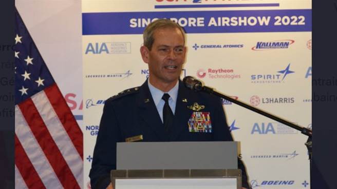 美国印太空军司令威尔斯巴赫在新加坡航展记者会上说，西方大国忙于缓和与俄罗斯的紧张关系之际，中国可能利用乌克兰危机在亚洲尝试做一些挑衅行动。(图／推特@AIAspeaks）