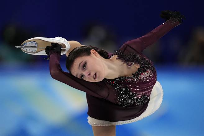 俄羅斯席芭柯娃穩定發揮，收下2022北京冬奧花式滑冰女子個人賽金牌。（美聯社）