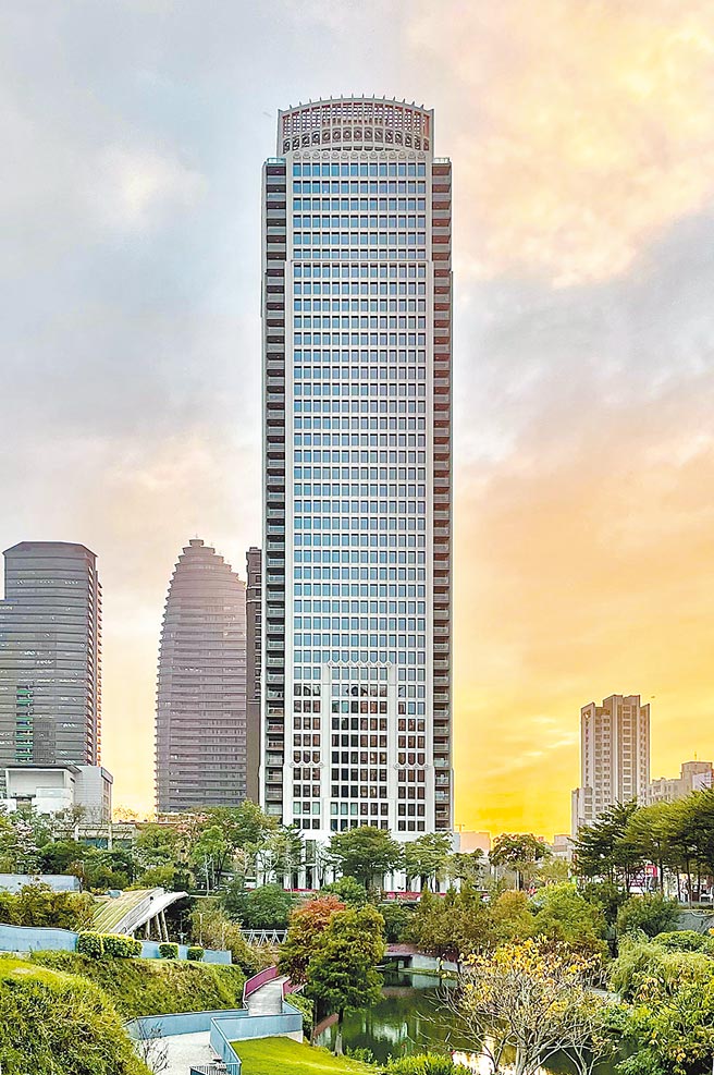 「联聚瑞和大厦」41楼单价不计雨遮高达88万元，突破七期毛胚屋单价纪录！图／曾丽芳