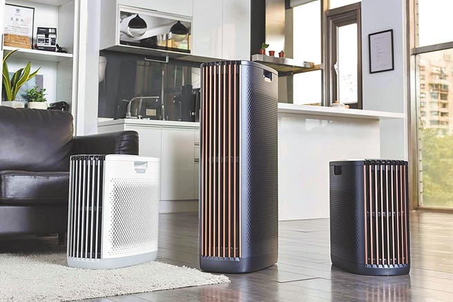 3M FA-V300／FA-V500黑曜款清净机採用石墨黑和霞光铜色质感搭配，以内敛兼顾奢华的黑蓝色机身做设计，创造居家轻奢有型好空气。图／业者提供