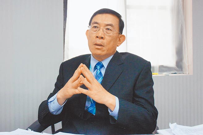 邢泰钊编纂司法实录，除了鑑往知来，也惕励自己。（本报资料照片）