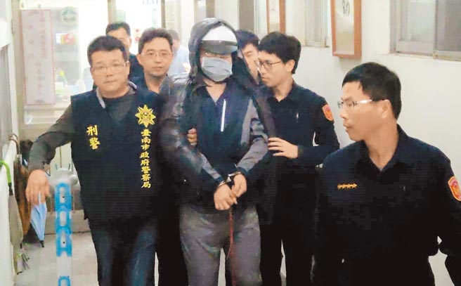 玉井纵火案酿成7死惨剧，纵火的曾姓嫌犯虽传曾通知警方放火情事，但未交代时间地点，在员警到场时还试图逃跑，应不符合自首要件。（本报资料照片）