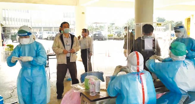 中油大林炼油厂16日有3名员工确诊，大林厂成立应变小组，并在厂区提供员工快筛。（中油大林厂提供／洪靖宜高雄传真）