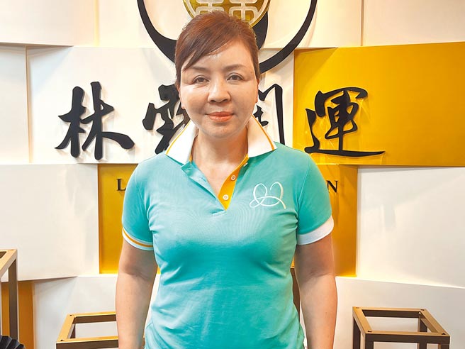 電視命理節目固定班底林霖老師，找她諮詢的民眾從農曆春節前排到3月底，人數是平日的3倍。（王揚傑攝）