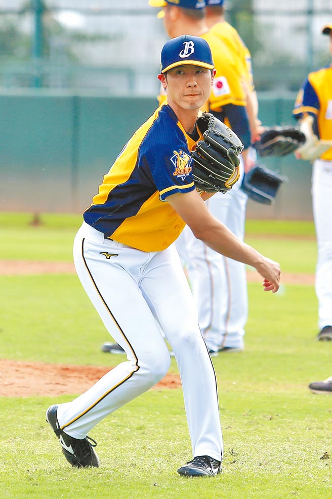 中华职棒中信兄弟队16日展开第三阶段春训，总教练林威助直接点名38岁老将官大元训练状况非常出色。（本报资料照片）