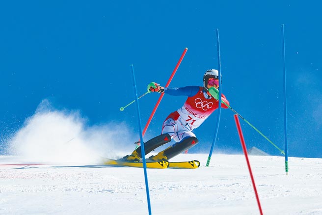 台湾滑雪好手何秉睿昨在北京冬奥男子高山曲道赛登场，由于求好心切导致发生失误未能完赛。（中华奥会提供）