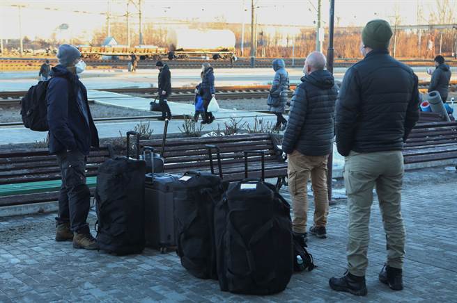 当前俄乌局势不可预测性，日前美国总统拜登力促乌克兰境内美国公民尽速撤离。(图/路透社) 