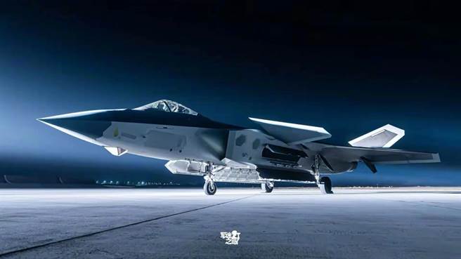 歼-20已服役多年，直到今年才正式官宣使用国产发动机。不过消息也透露，歼-20发动机的主要目标是WS-15，但其研发进度仍未完成。（图／央视截图）