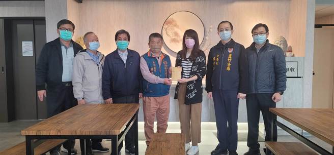 桃园市芦竹警分局侦查佐林明谊罹癌过世，分局同仁、民间公司等人也主动发起乐捐，盼能让其家人度过难关。（芦竹警分局提供／陈梦茹桃园传真）